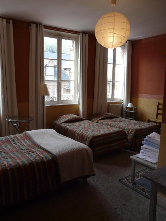 Hotel Henri IV Saint-Valery-en-Caux Room photo